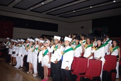 Los graduandos al momento de la juramentación 2014